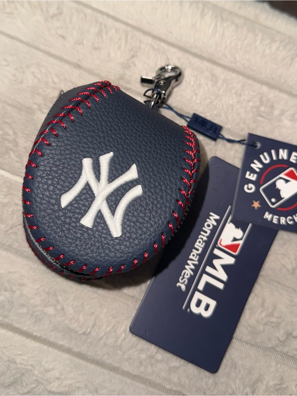 MLB Navy and Red New York Yankees Zip Key Pouch - Picture 6 of 6